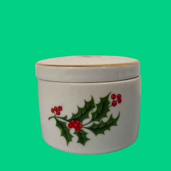 Vintage Christmas Holly And Berry Candle In Porcelain Jar Trinket Box - Picture 3 of 7